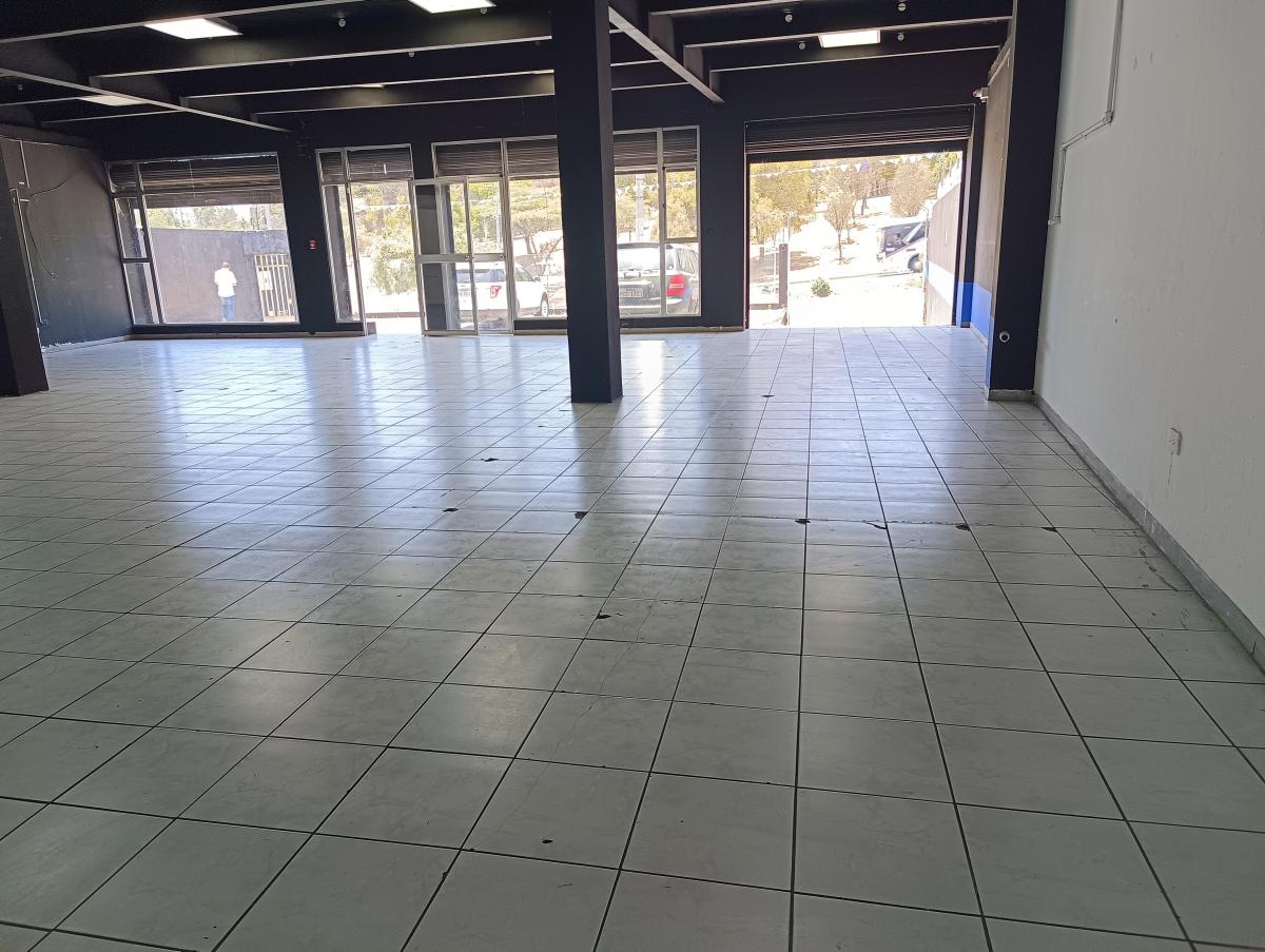Alquiler/ Venta de Local Comercial Industrial Al Norte de Quito Sector Carcelén — imagen 6