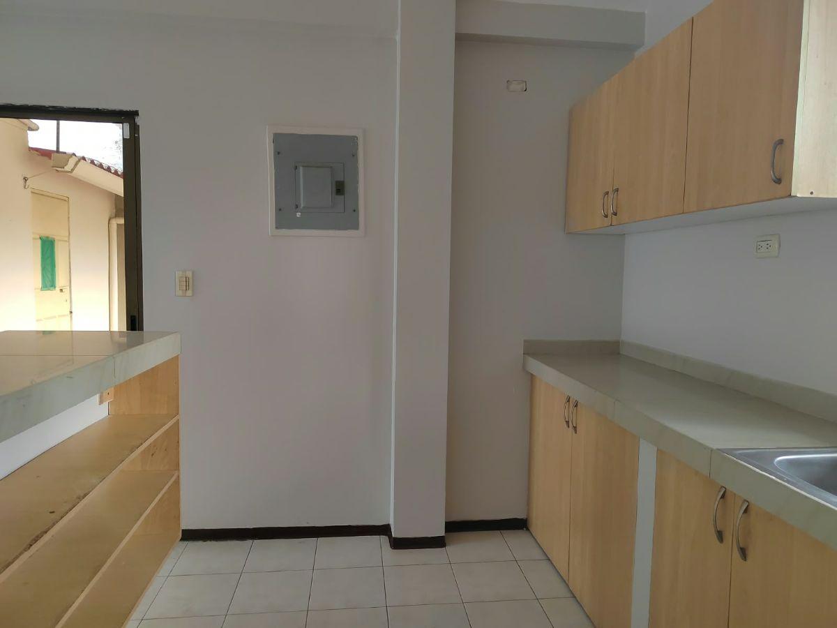 Casa de Venta en La Urb. La Joya, 2 Dorm., Ave León Febres Cordero. Guayas — imagen 7