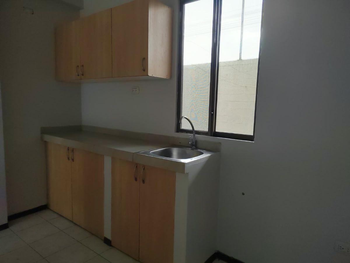 Casa de Venta en La Urb. La Joya, 2 Dorm., Ave León Febres Cordero. Guayas — imagen 4