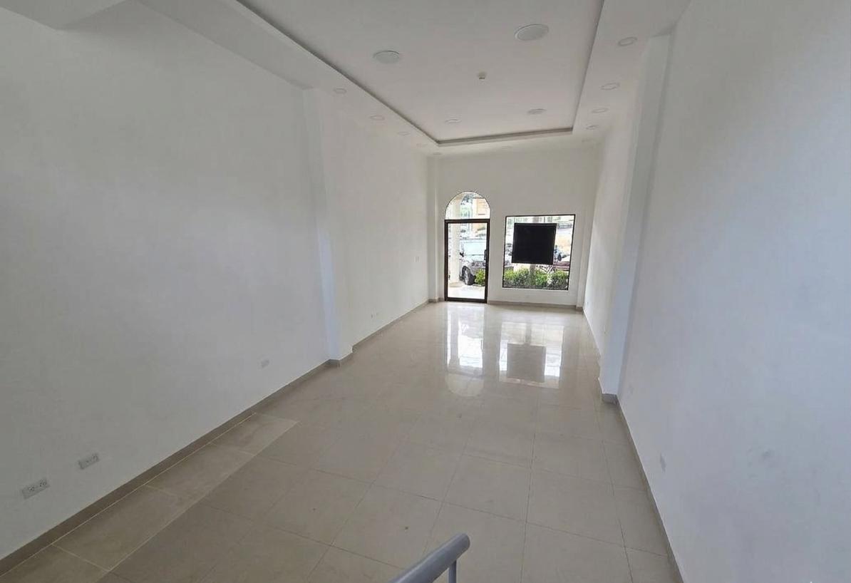 Local Comercial Esquinero de 81 m² y 2 Plantas en Venta en Plaza Colonia Vía a La Costa, Guayas — imagen 7