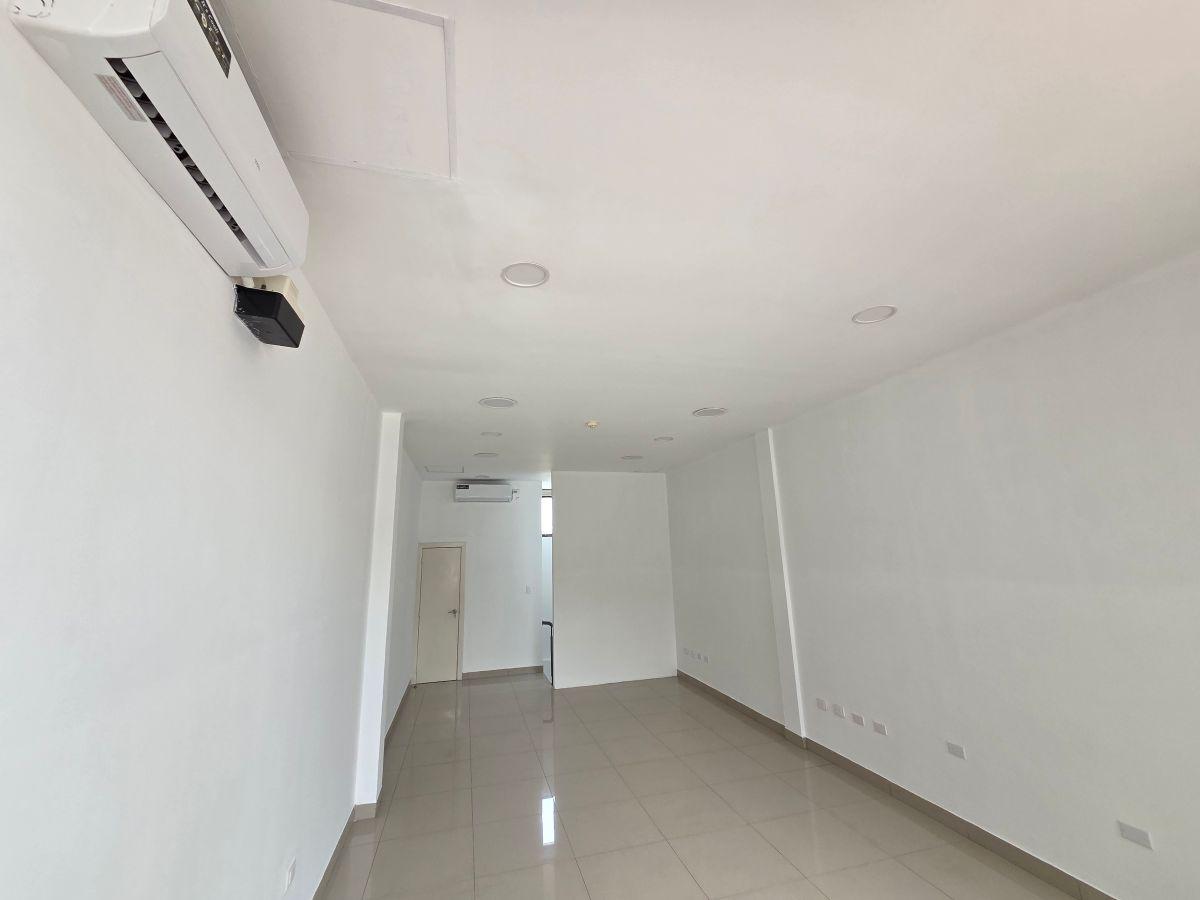 Local Comercial Esquinero de 81 m² y 2 Plantas en Venta en Plaza Colonia Vía a La Costa, Guayas — imagen 5