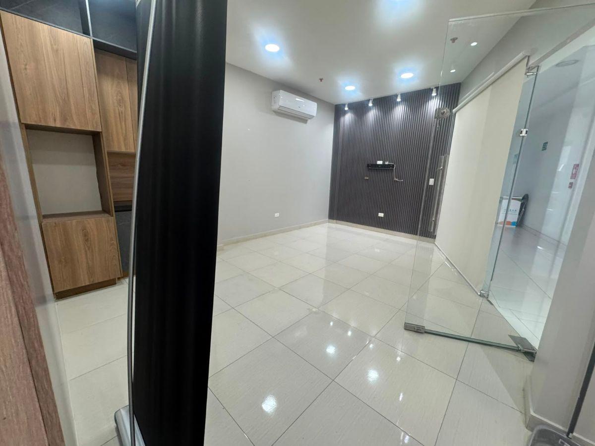Local en Venta Ubicado en Plaza Vizcaya 1 en Samborondon, Guayas — imagen 3