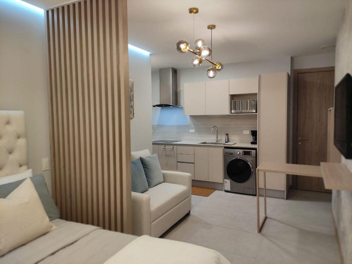 Estudio en Venta Amoblado con Parqueadero y Bodega Edificio con Piscina — imagen 6