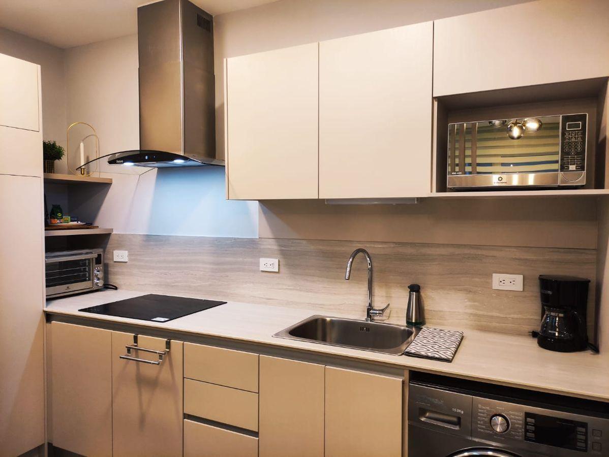 Estudio en Venta Amoblado con Parqueadero y Bodega Edificio con Piscina — imagen 3