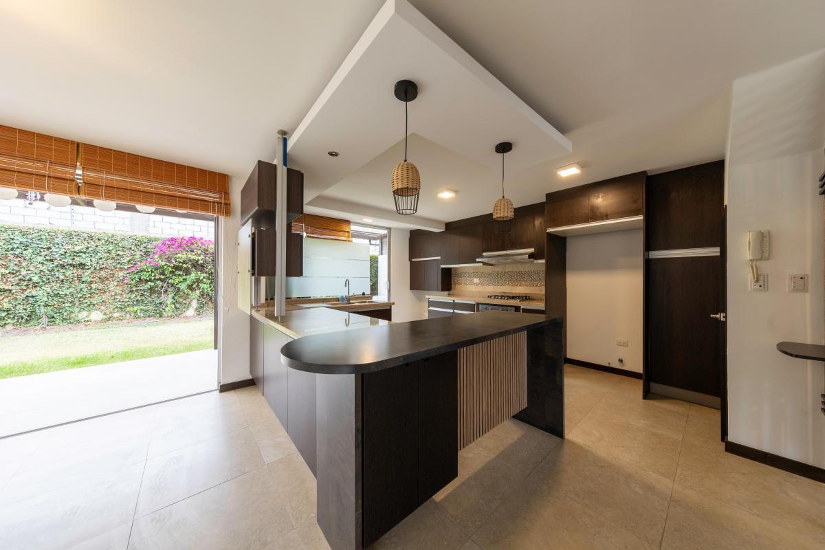 Casa de Venta con Jardín y Atico en La Intervalles — imagen 10