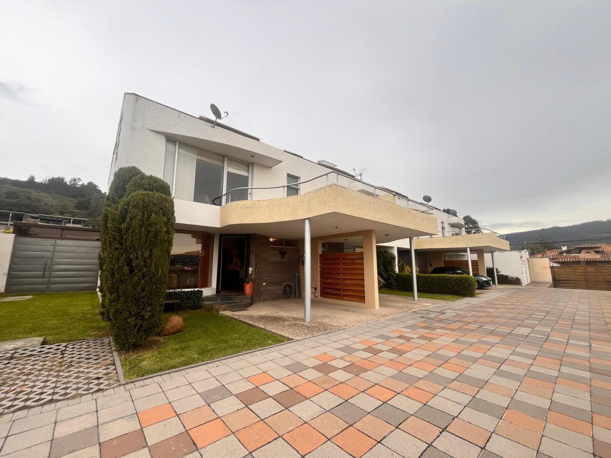 Casa de Venta con Jardín y Atico en La Intervalles — imagen 9