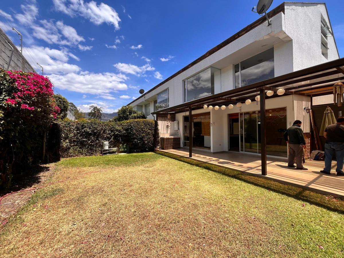 Casa de Venta con Jardín y Atico en La Intervalles — imagen 8