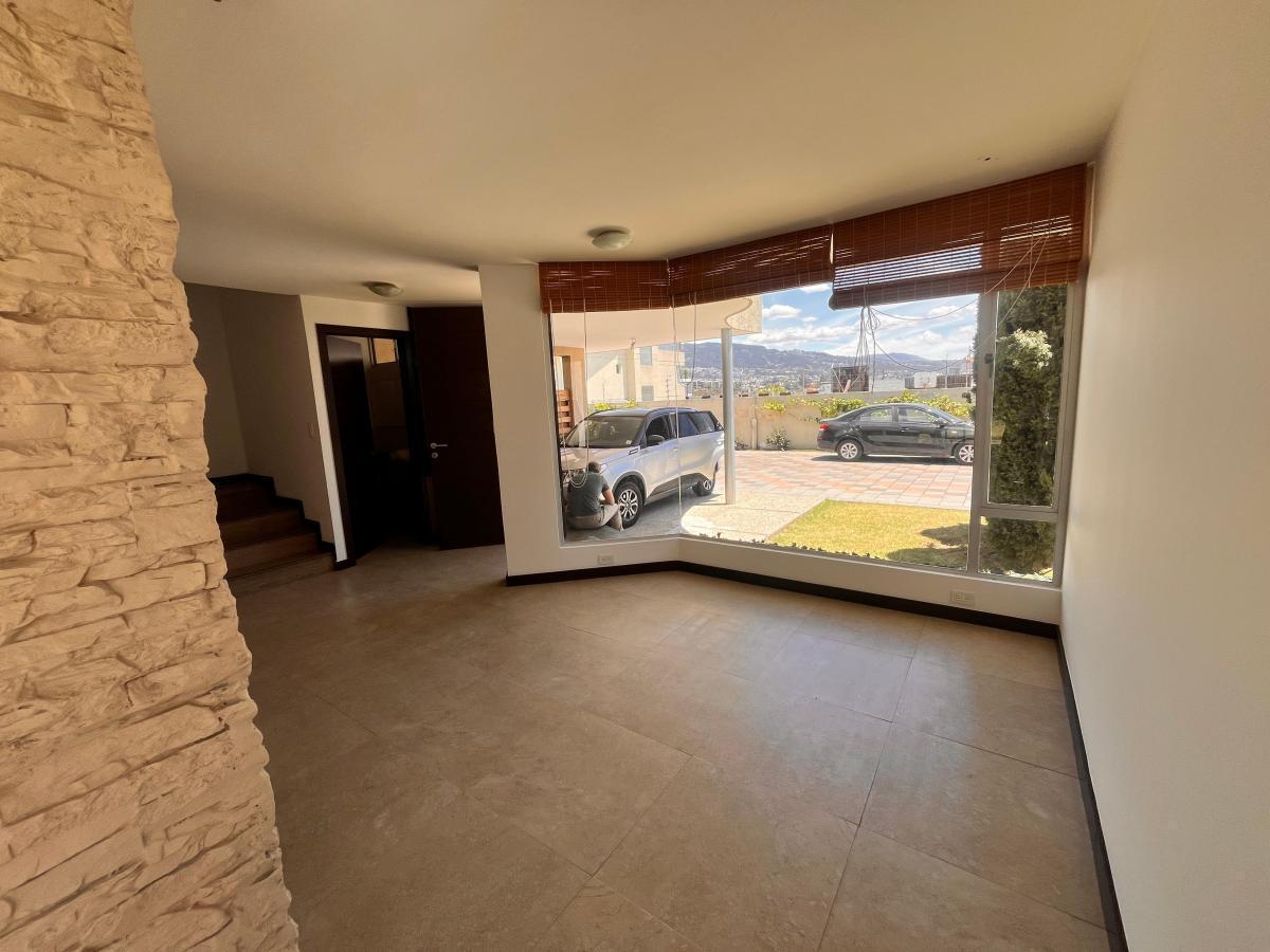 Casa de Venta con Jardín y Atico en La Intervalles — imagen 4