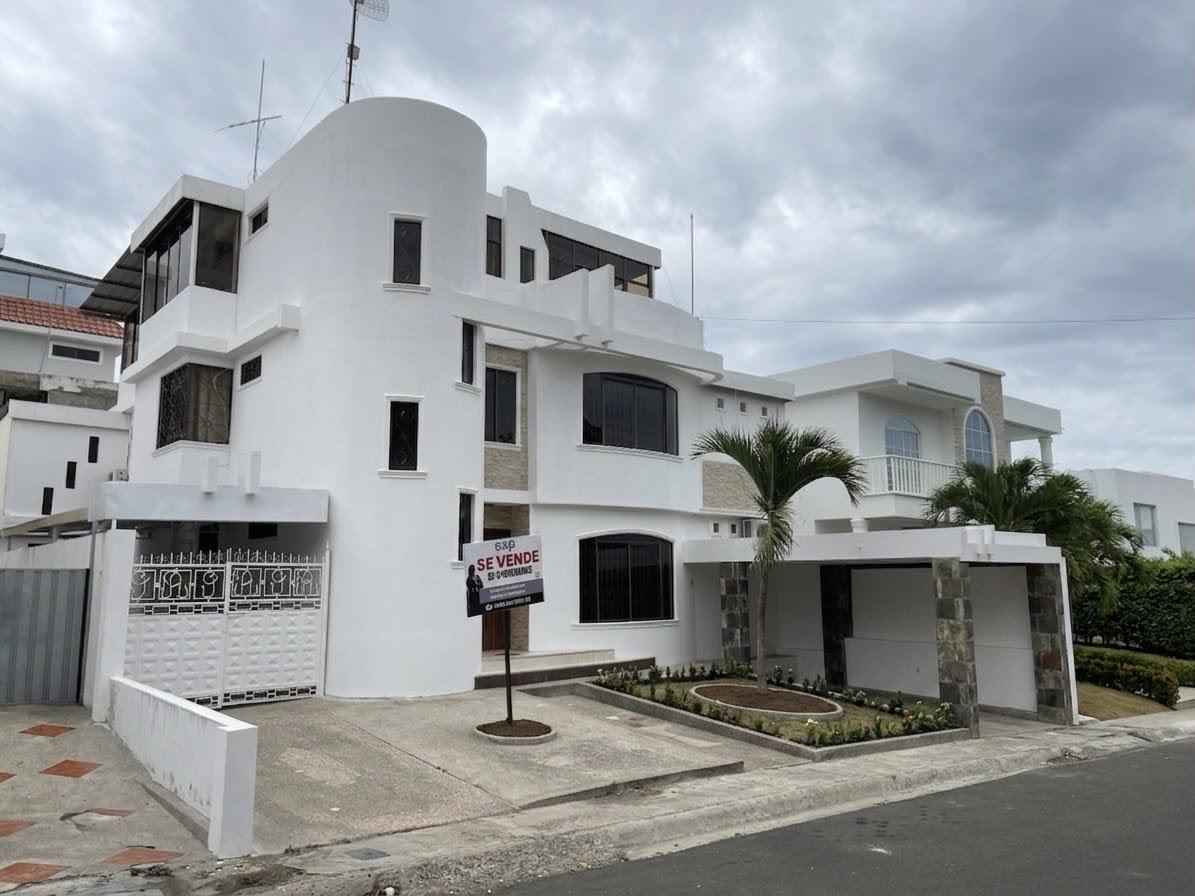 Casa en Venta Dentro de La Urbanización Manta Beach, Manabí — imagen 10
