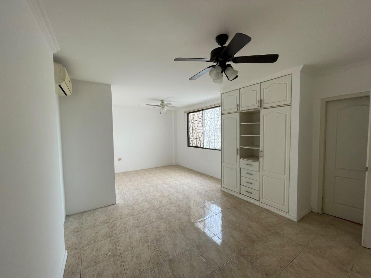 Casa en Venta Dentro de La Urbanización Manta Beach, Manabí — imagen 7
