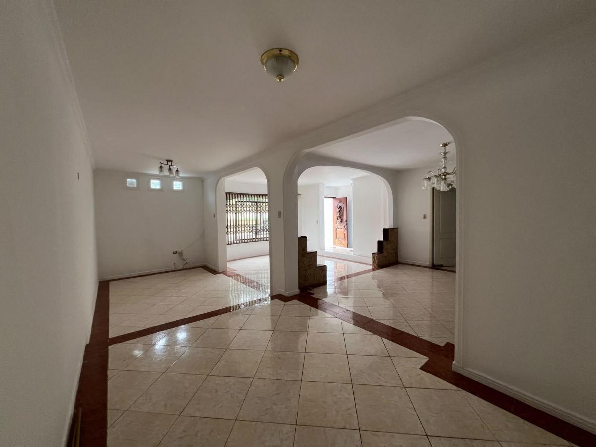 Casa en Venta Dentro de La Urbanización Manta Beach, Manabí — imagen 4