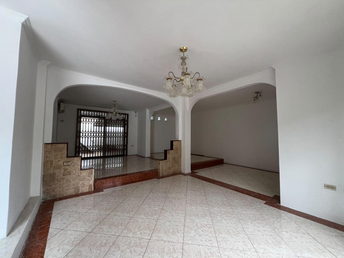 Casa en Venta Dentro de La Urbanización Manta Beach, Manabí — imagen 3