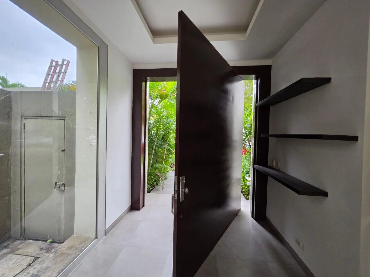 Casa con Piscina 4 Dorm. en Venta en Samborondón, Guayas — imagen 8