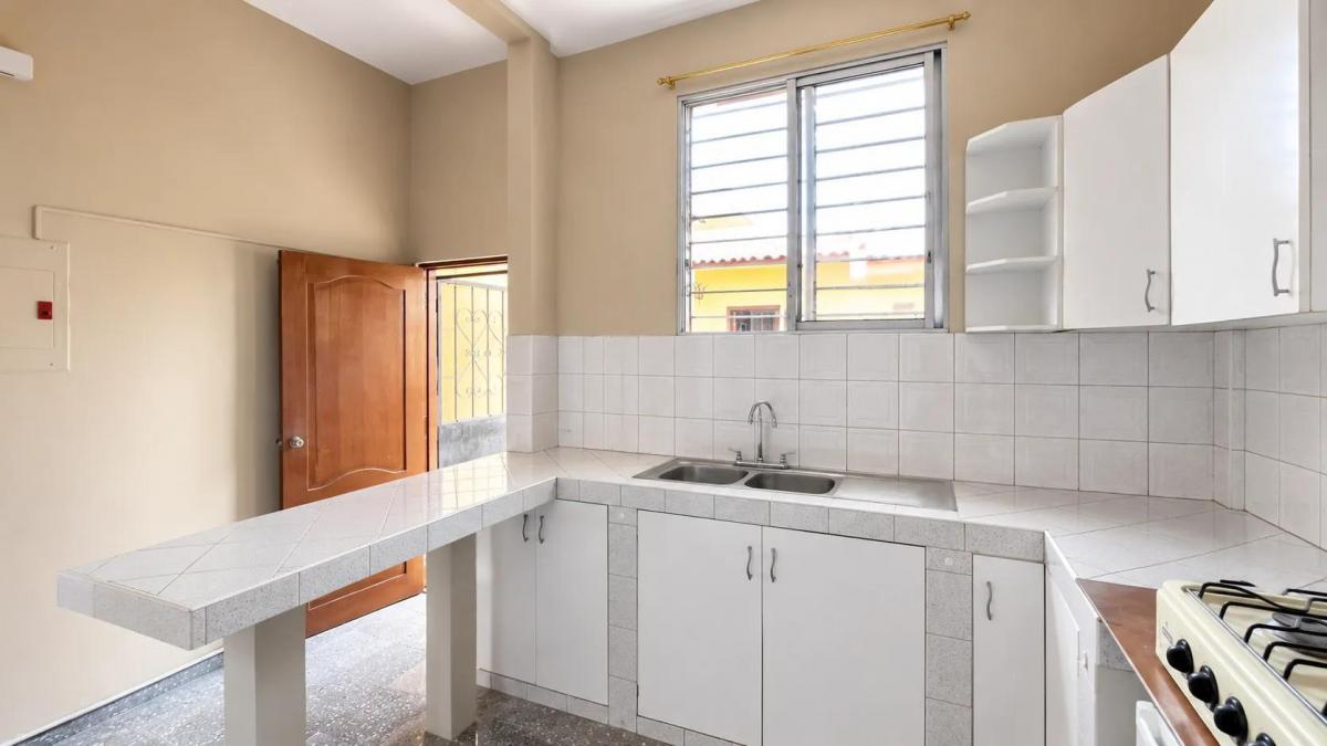 Casa Comercial Rentera en Venta en Ciudadela. Bolivariana, Cerca de Universidad Guayaquil, Guayas — imagen 3