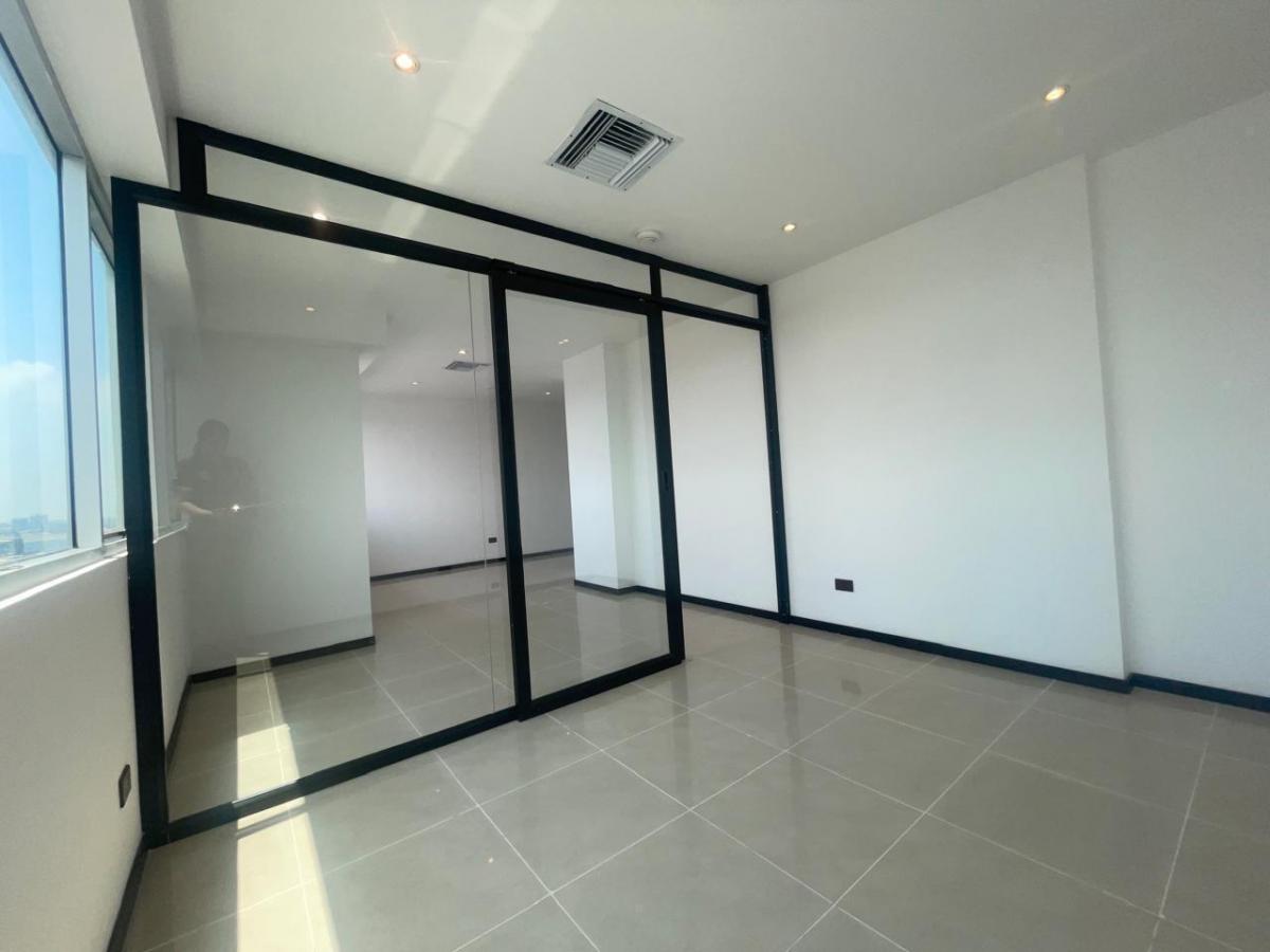 Oficina en Trade Building, Guayas — imagen 9