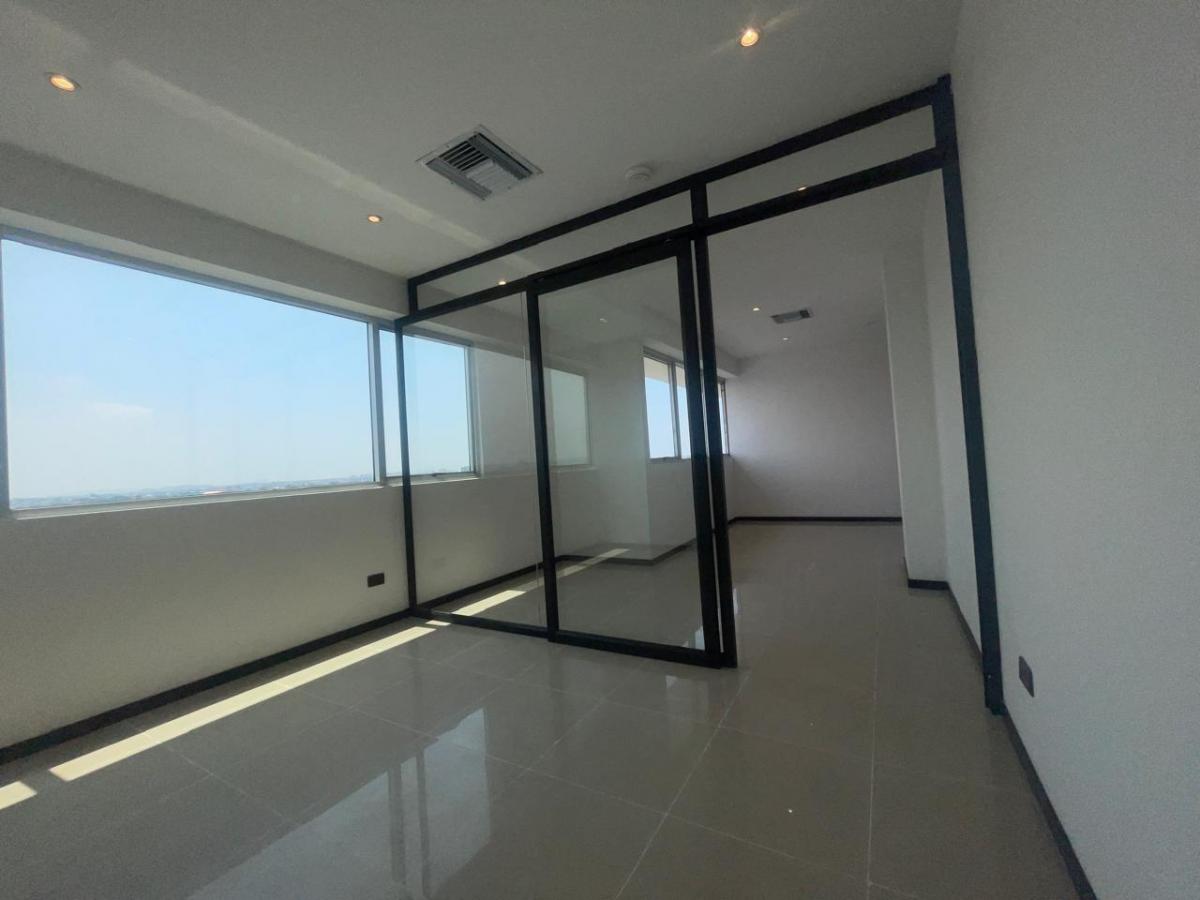 Oficina en Trade Building, Guayas — imagen 8