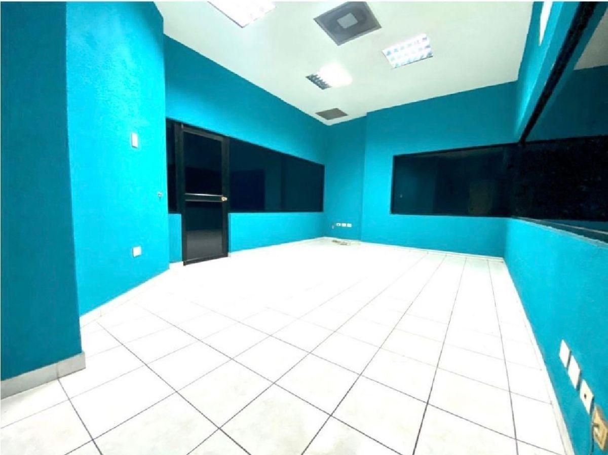 Vendo o Alquilo Muy Grande Local Comercial Avda Orellana y Avda Tanca Marengo, Guayas — imagen 9