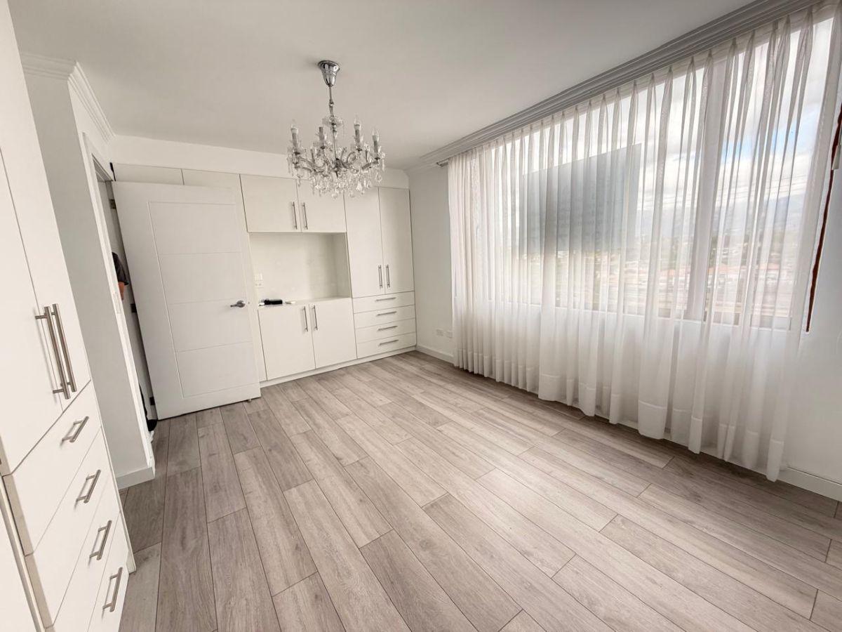 Departamento de Venta en El Sector Cumbayá de 141 m con Terraza Privada — imagen 6