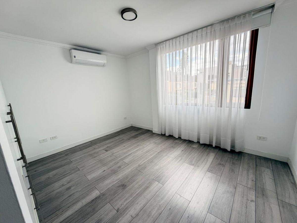 Departamento de Venta en El Sector Cumbayá de 141 m con Terraza Privada — imagen 5