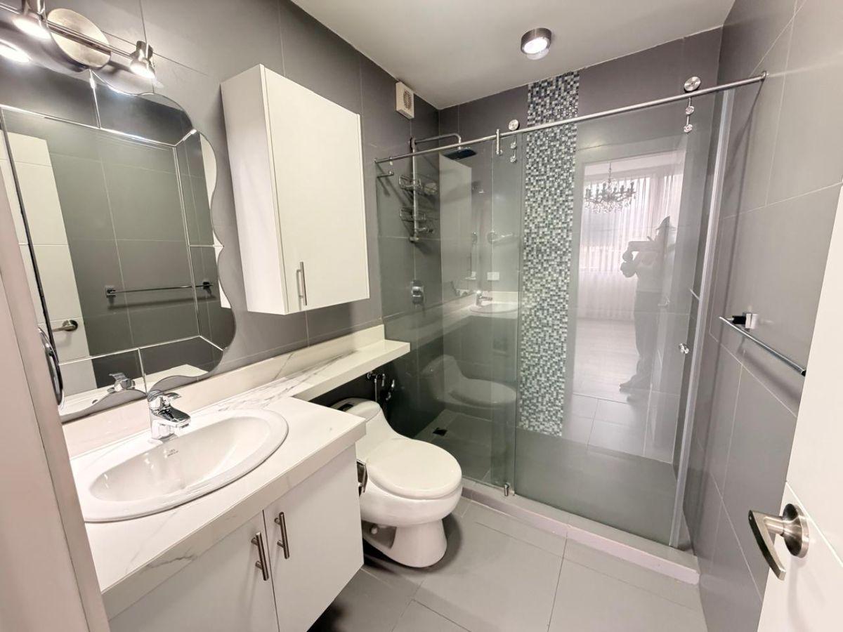 Departamento de Venta en El Sector Cumbayá de 141 m con Terraza Privada — imagen 4