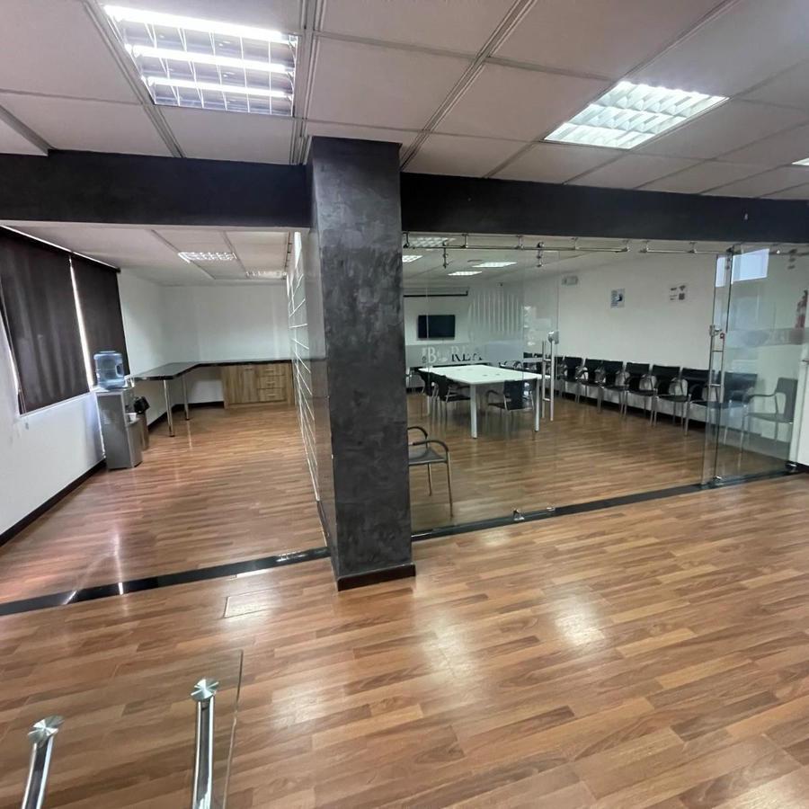 Oficina de Venta Amoblada en Av 12 de Octubre — imagen 3