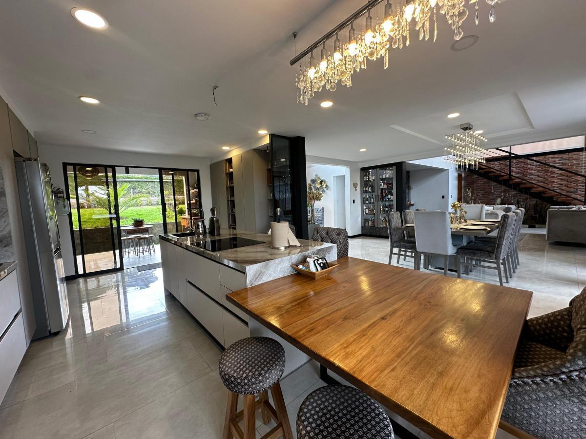 Hermosa Casa en Venta 350 Mtrs Habitable, Lote 2400 Mtrs2 en Pifo, Urbanización. Piscina — imagen 9