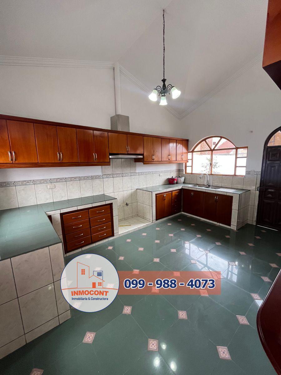 Casa Amplia, con Hermosos Acabados, en Venta, Azuay — imagen 8