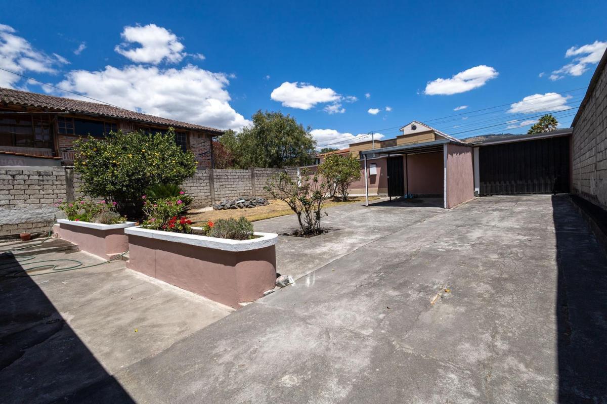 Venta Casa con Amplio Terreno /mini Suite/5 Parqueaderos Armenia II — imagen 9