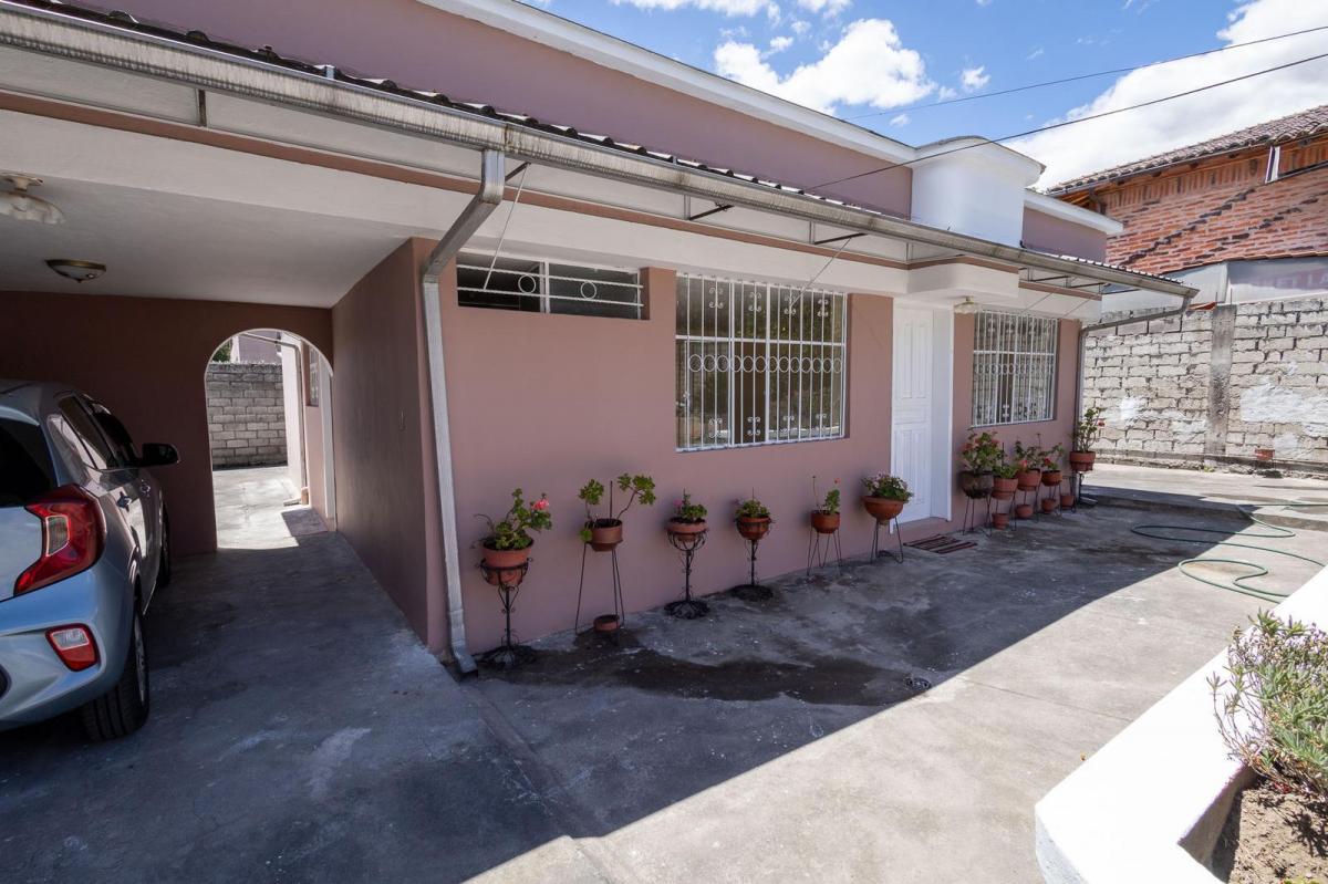 Venta Casa con Amplio Terreno /mini Suite/5 Parqueaderos Armenia II — imagen 8