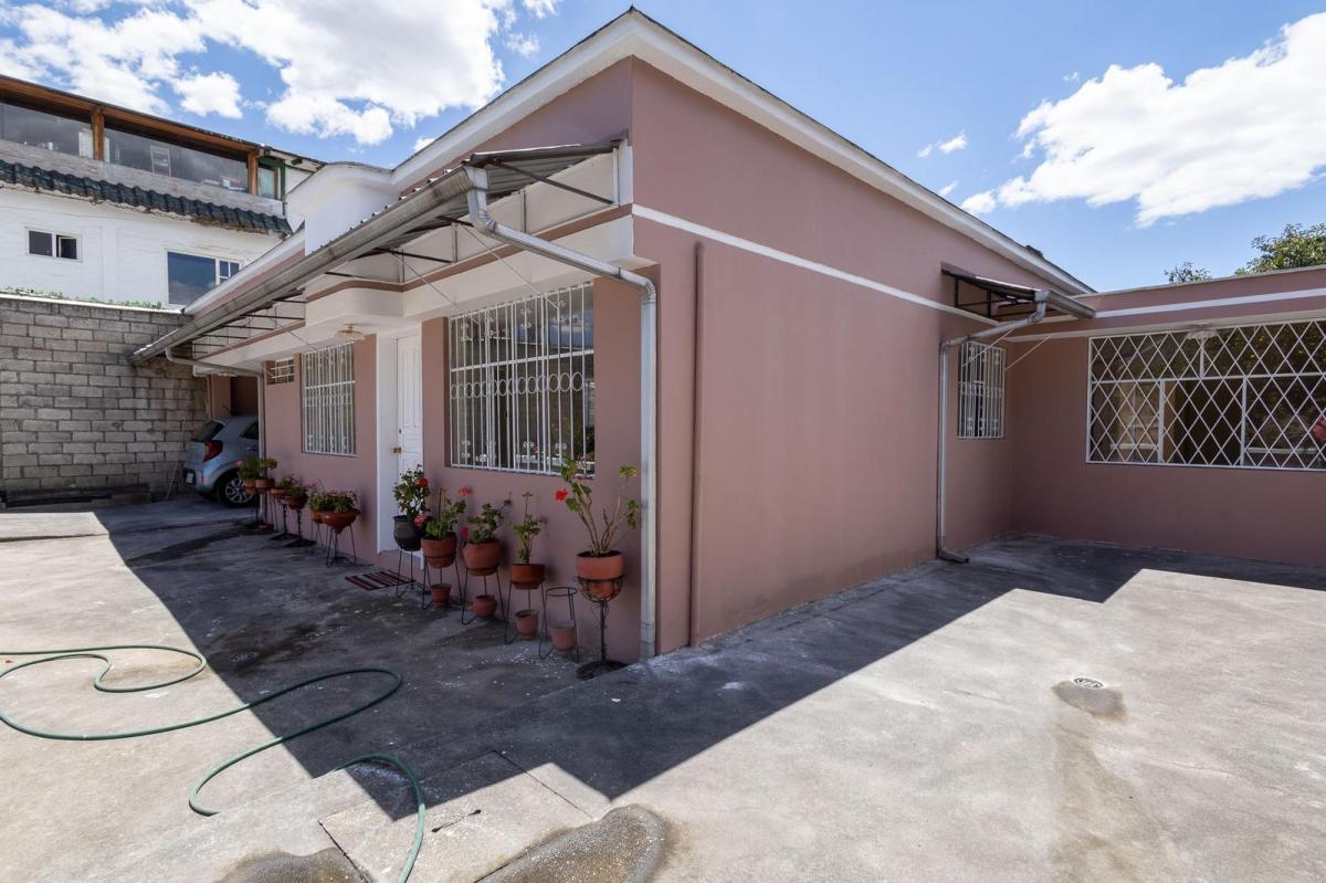 Venta Casa con Amplio Terreno /mini Suite/5 Parqueaderos Armenia II — imagen 7