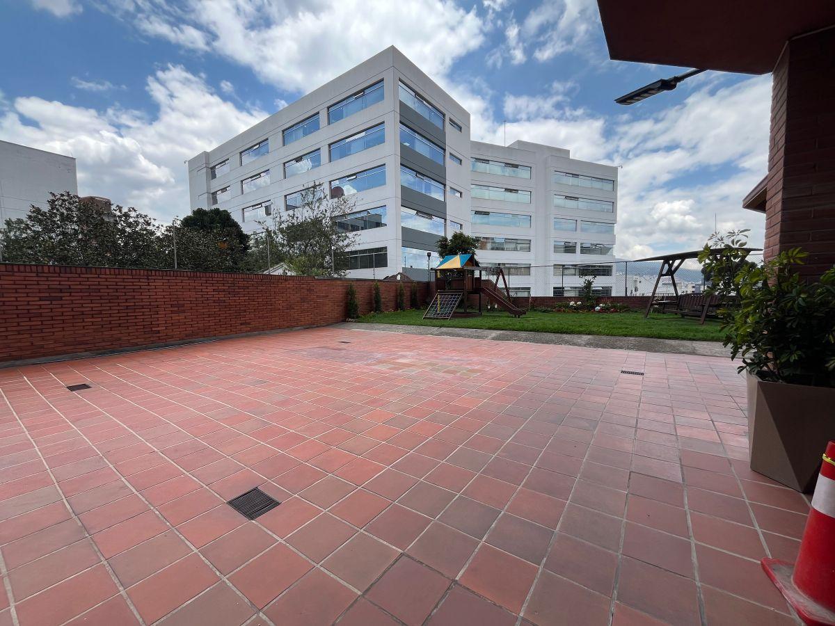 Sector Hotel Quito Departamento de Venta 261 m² — imagen 3
