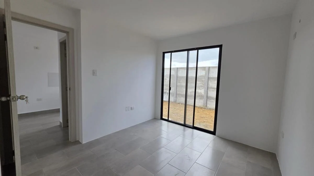 Casa en Venta, Urbanizacion Villa Blanca, Johr, Guayas — imagen 8