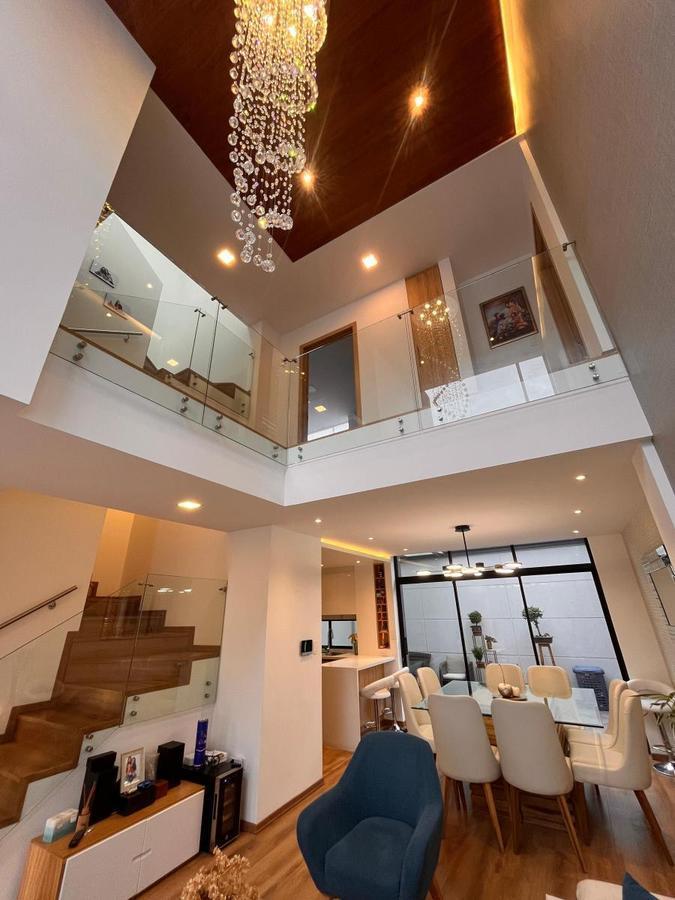Casa de 3 Pisos, Moderna de Venta en Santa Lucía Norte de Quito — imagen 6