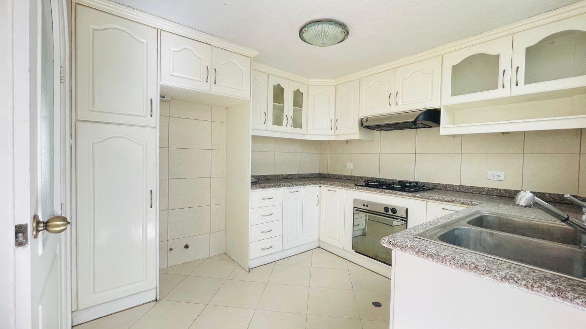 Casa de 223 m² con 4 Dorm. en Venta en Santa Lucía Quito — imagen 4