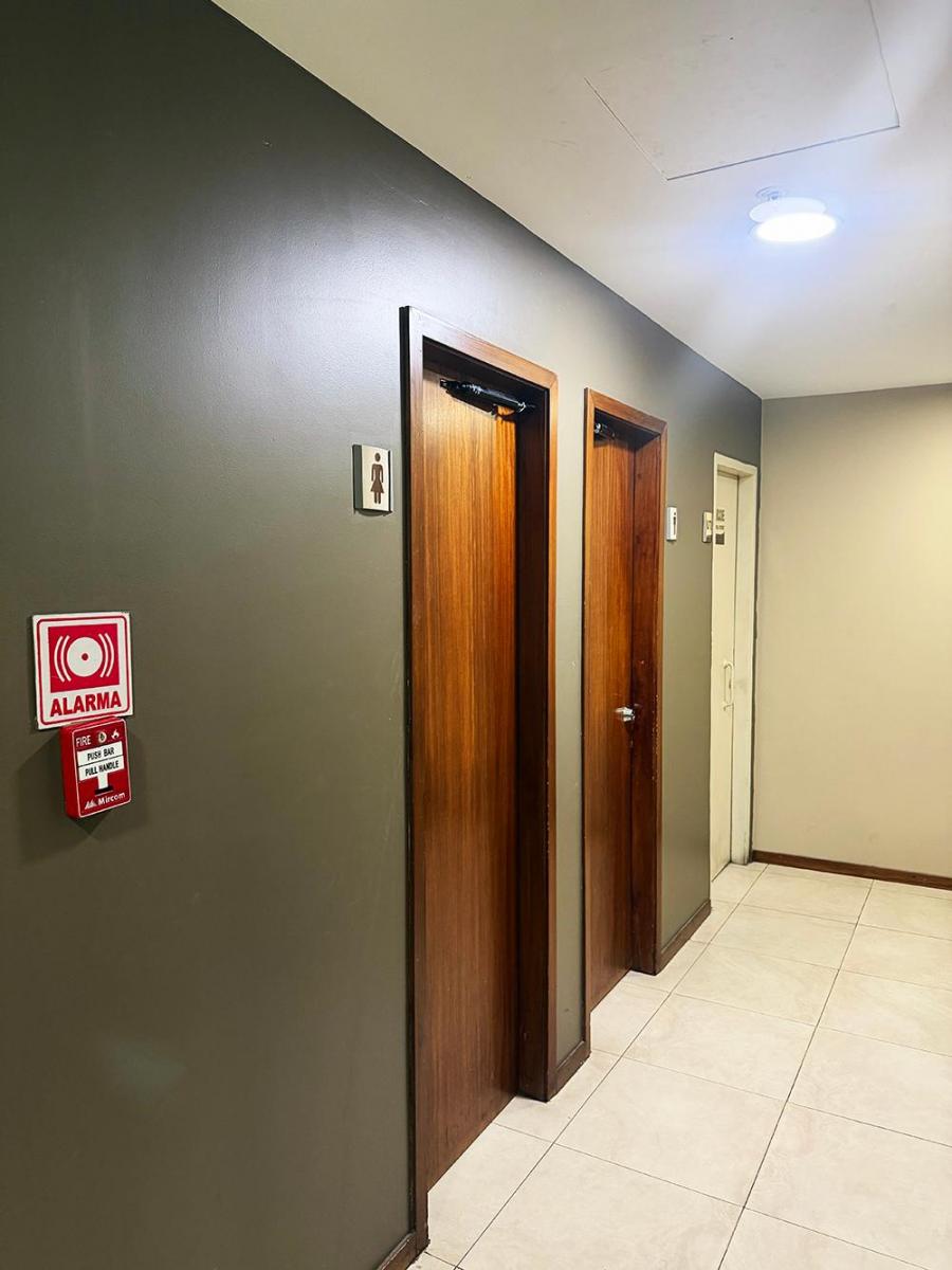 Oficina 2do Piso en Edificio Trade Building Amoblado con Inquilino, Guayas — imagen 7