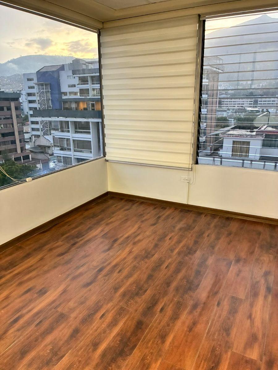 Oficina Comercial de 53 m² en Venta en La Amazonas con Vista Sector Centro Norte — imagen 8