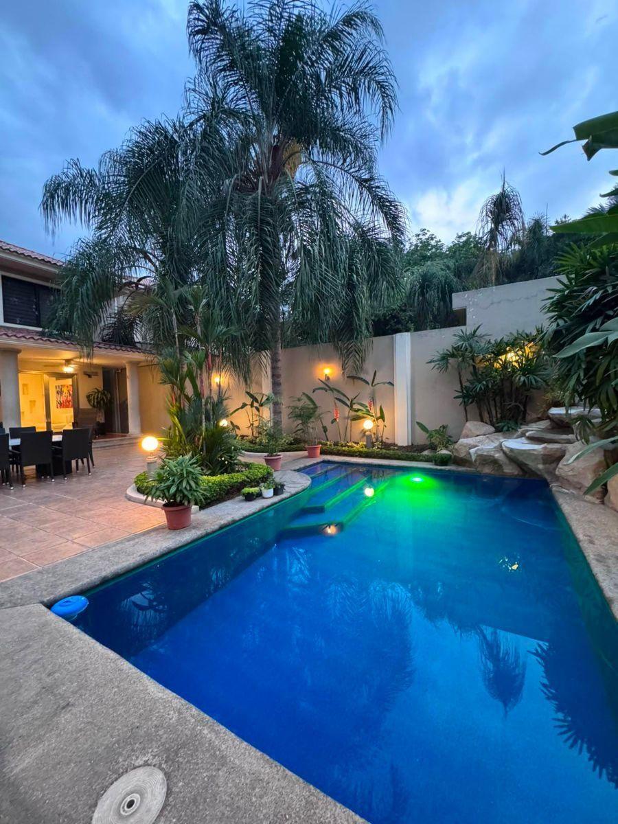 Laguna Club - Exclusiva Casa en Venta y Alquiler con Piscina - Via a La Costa, Guayas — imagen 10