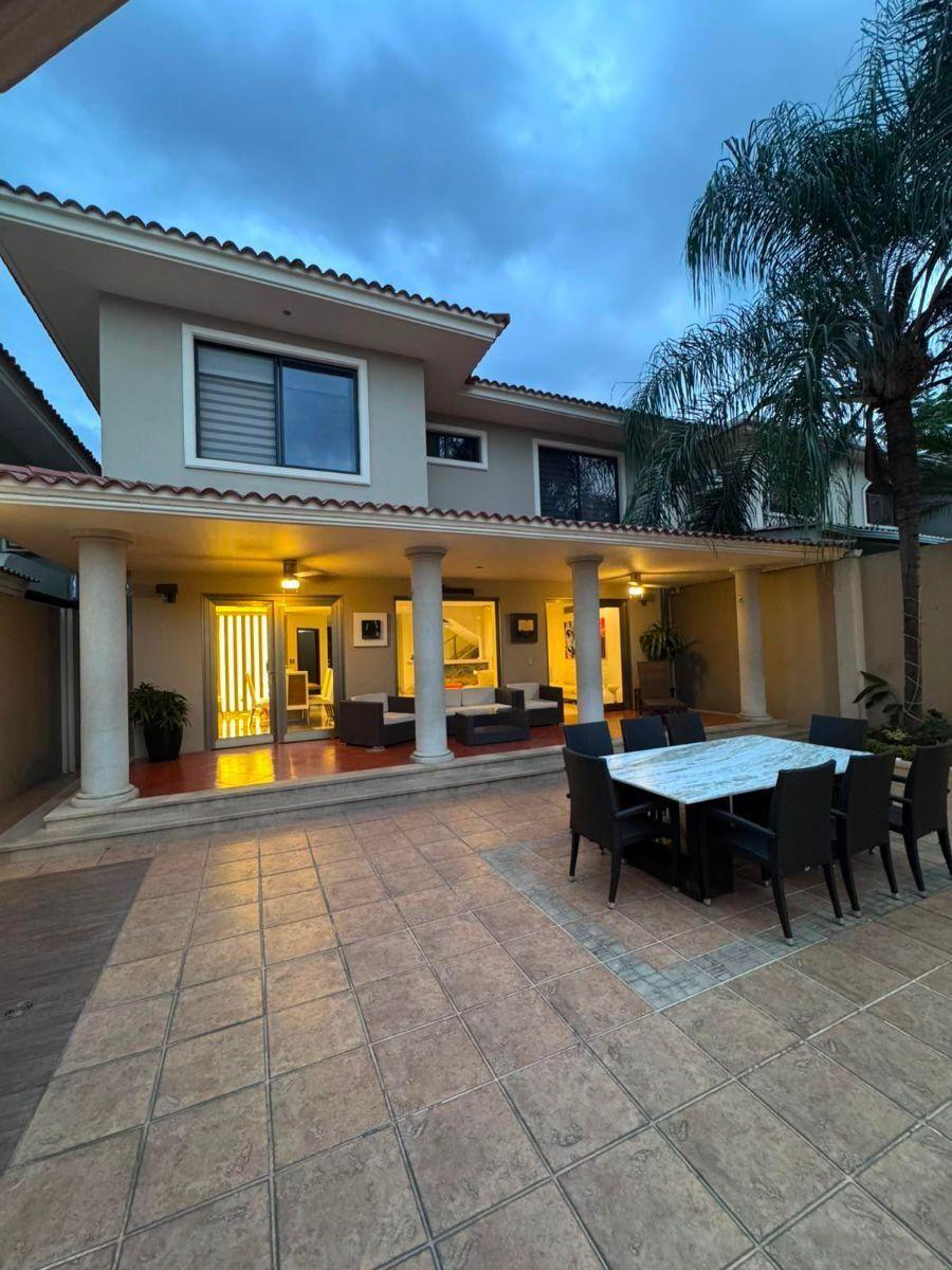 Laguna Club - Exclusiva Casa en Venta y Alquiler con Piscina - Via a La Costa, Guayas — imagen 8