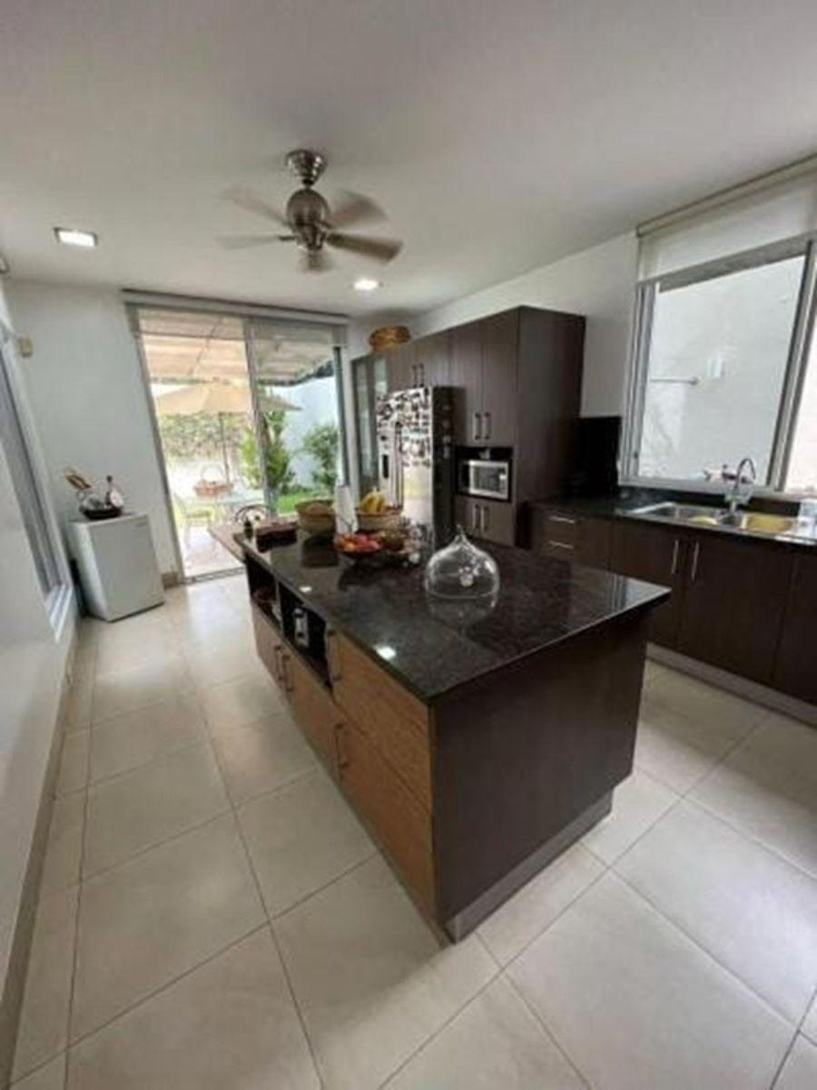 Samborondón Km 7.5 Laguna del Sol Casa en Venta, Guayas — imagen 8