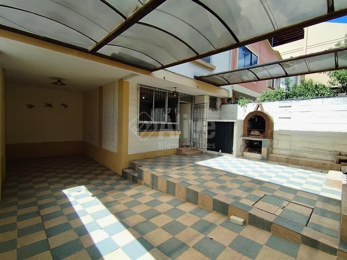 Casa Independiente de Venta en Pusuquí — imagen 9