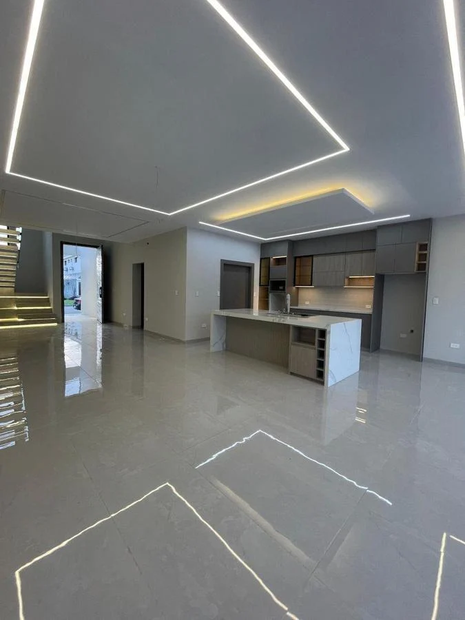 Vendo Casa de Estreno en Urb. El Condado Vicollinci, Guayas — imagen 6
