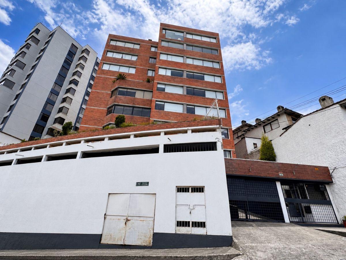 Departamento Remodelado 3 Dorm. Sector Gonzalez Suarez — imagen 7