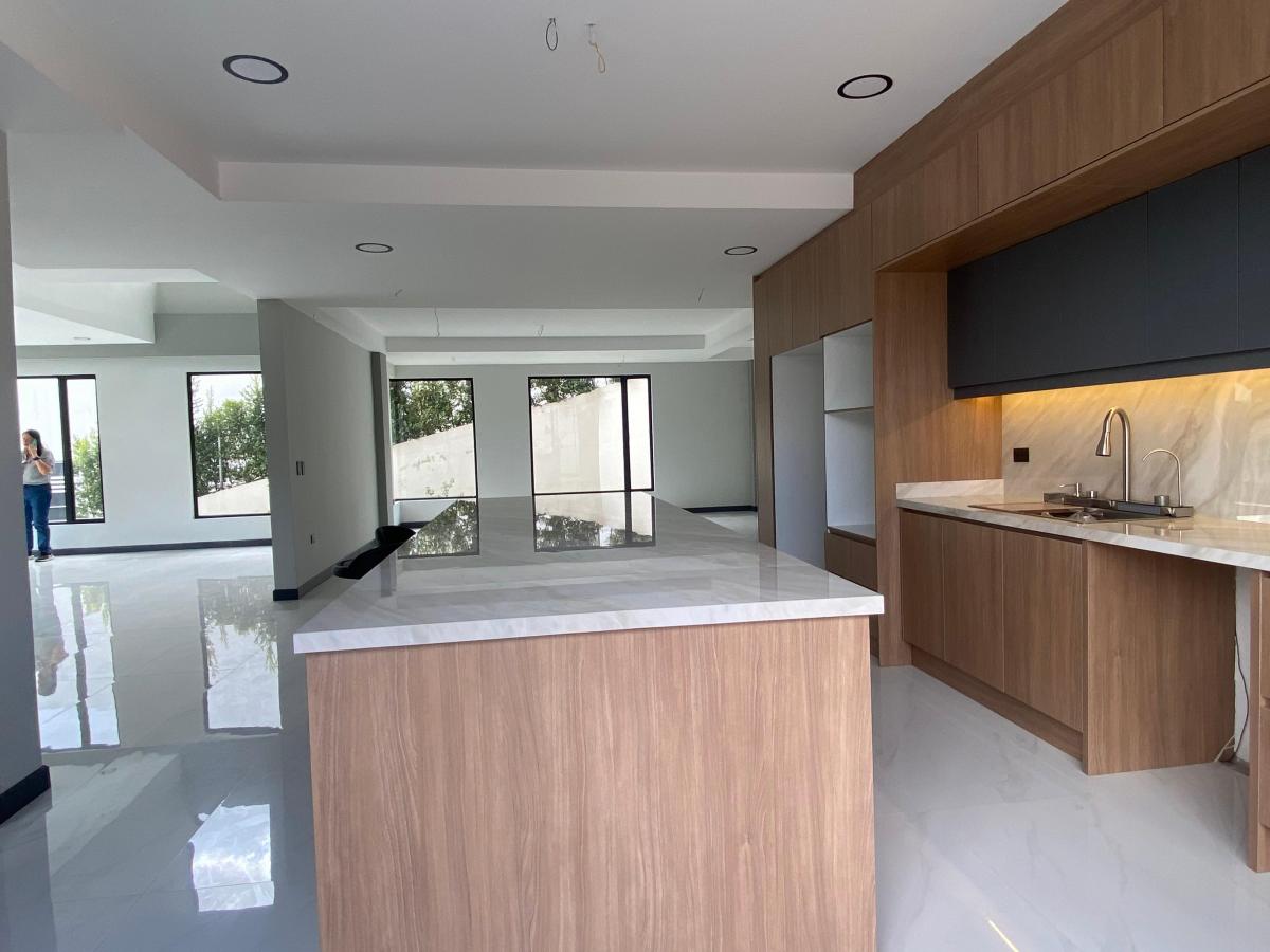 Casa en Venta, Independiente, Urbanización Privada en Puembo Piscina Canchas y Seguridad 24/7 — imagen 7