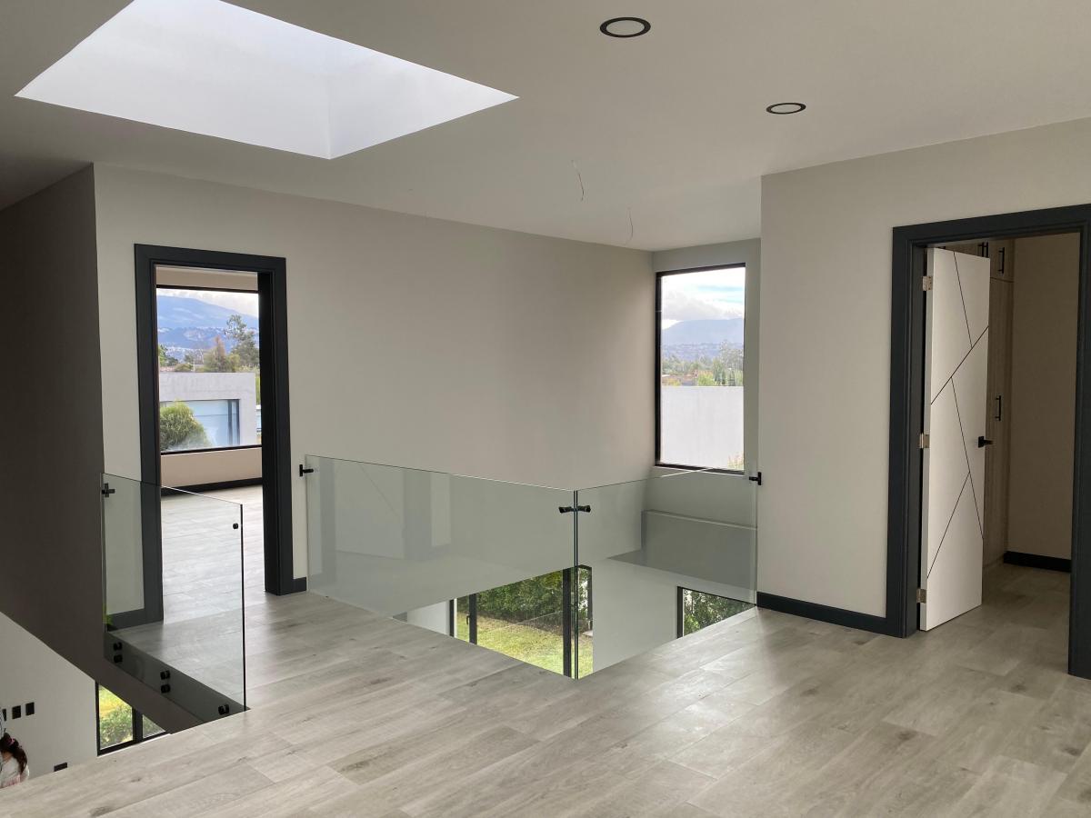 Casa en Venta, Independiente, Urbanización Privada en Puembo Piscina Canchas y Seguridad 24/7 — imagen 4