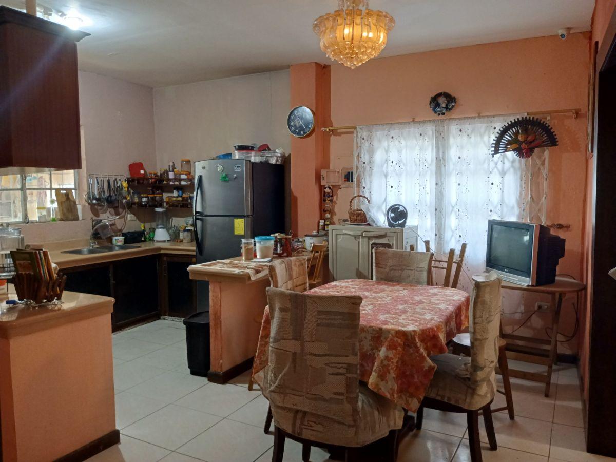 Casa Rentera con 3 Departamentos en Guasmo Sur Area con Cerramiento, Guayas — imagen 9