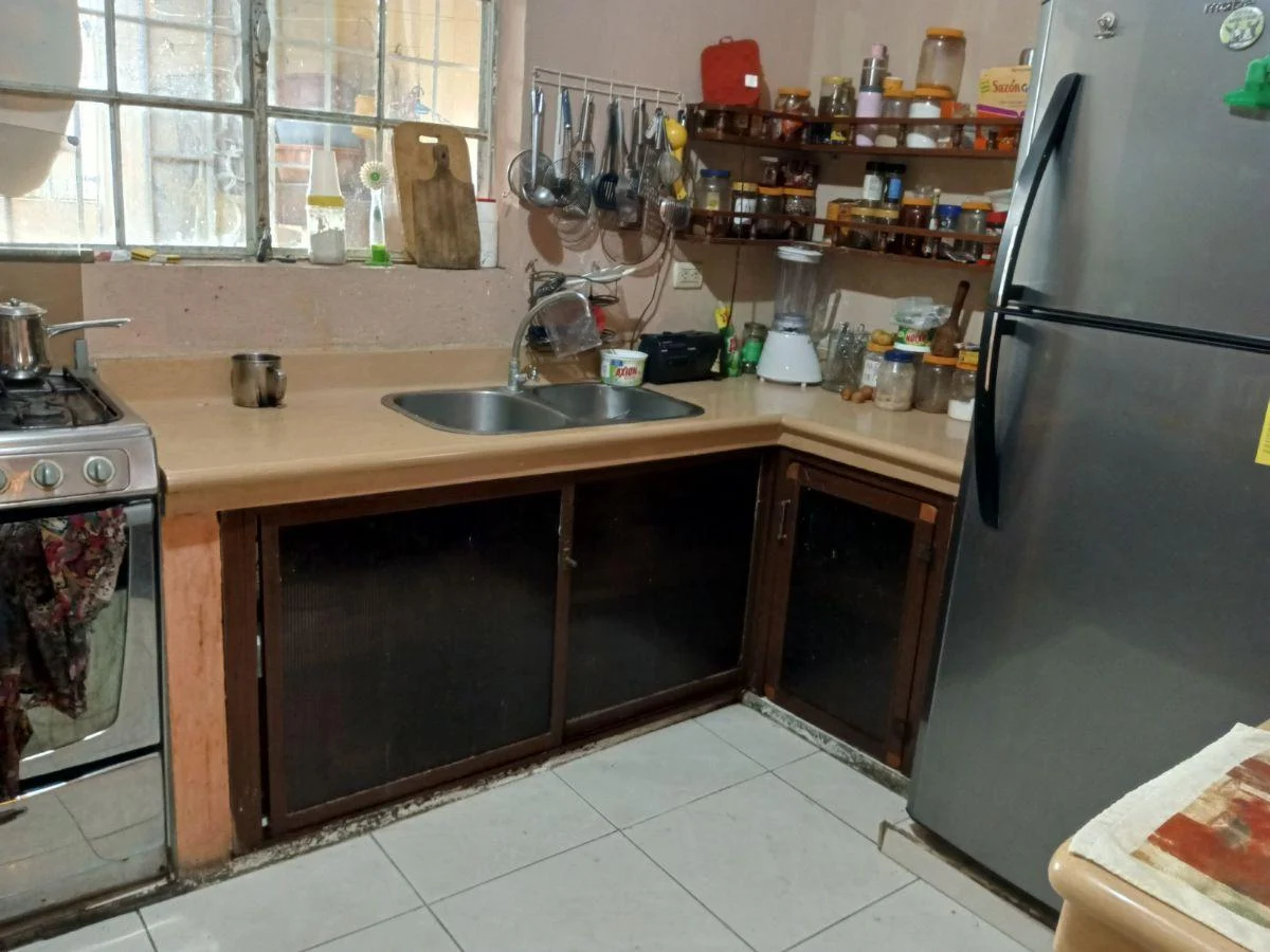 Casa Rentera con 3 Departamentos en Guasmo Sur Area con Cerramiento, Guayas — imagen 8