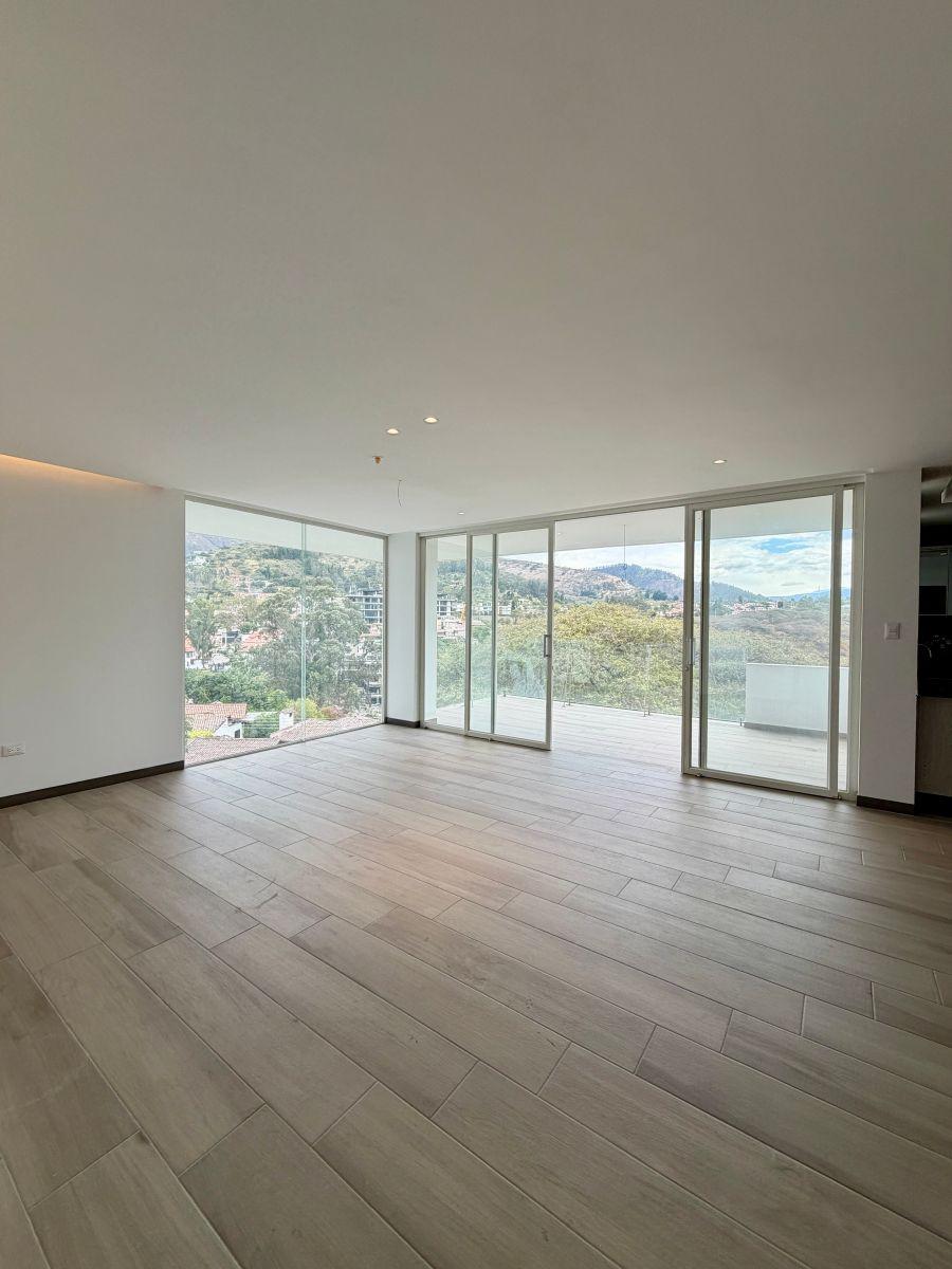 Departamento de 3 Habitaciones con Balcón - en Venta - Cumbayá - 146 m² — imagen 10