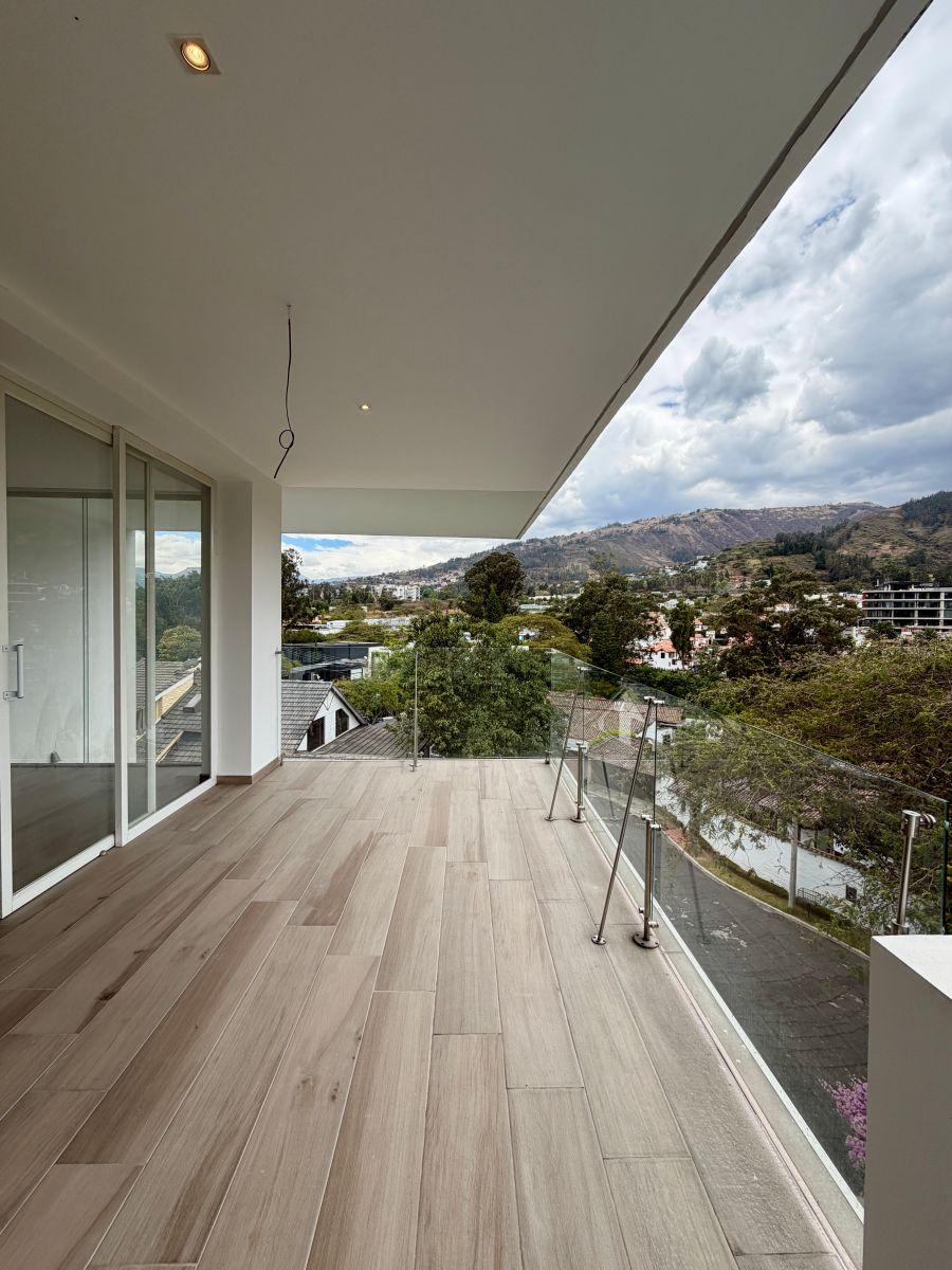 Departamento de 3 Habitaciones con Balcón - en Venta - Cumbayá - 146 m² — imagen 9