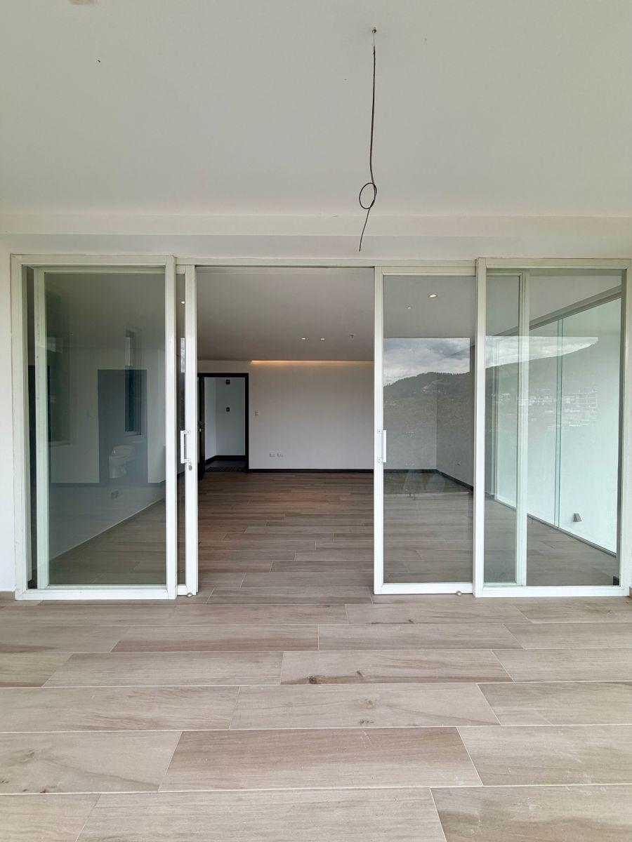 Departamento de 3 Habitaciones con Balcón - en Venta - Cumbayá - 146 m² — imagen 8