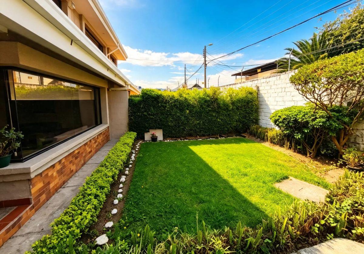 Casa en Venta Dentro de Urbanización Residencial con Amplio Terreno y Excelente Distribución — imagen 10